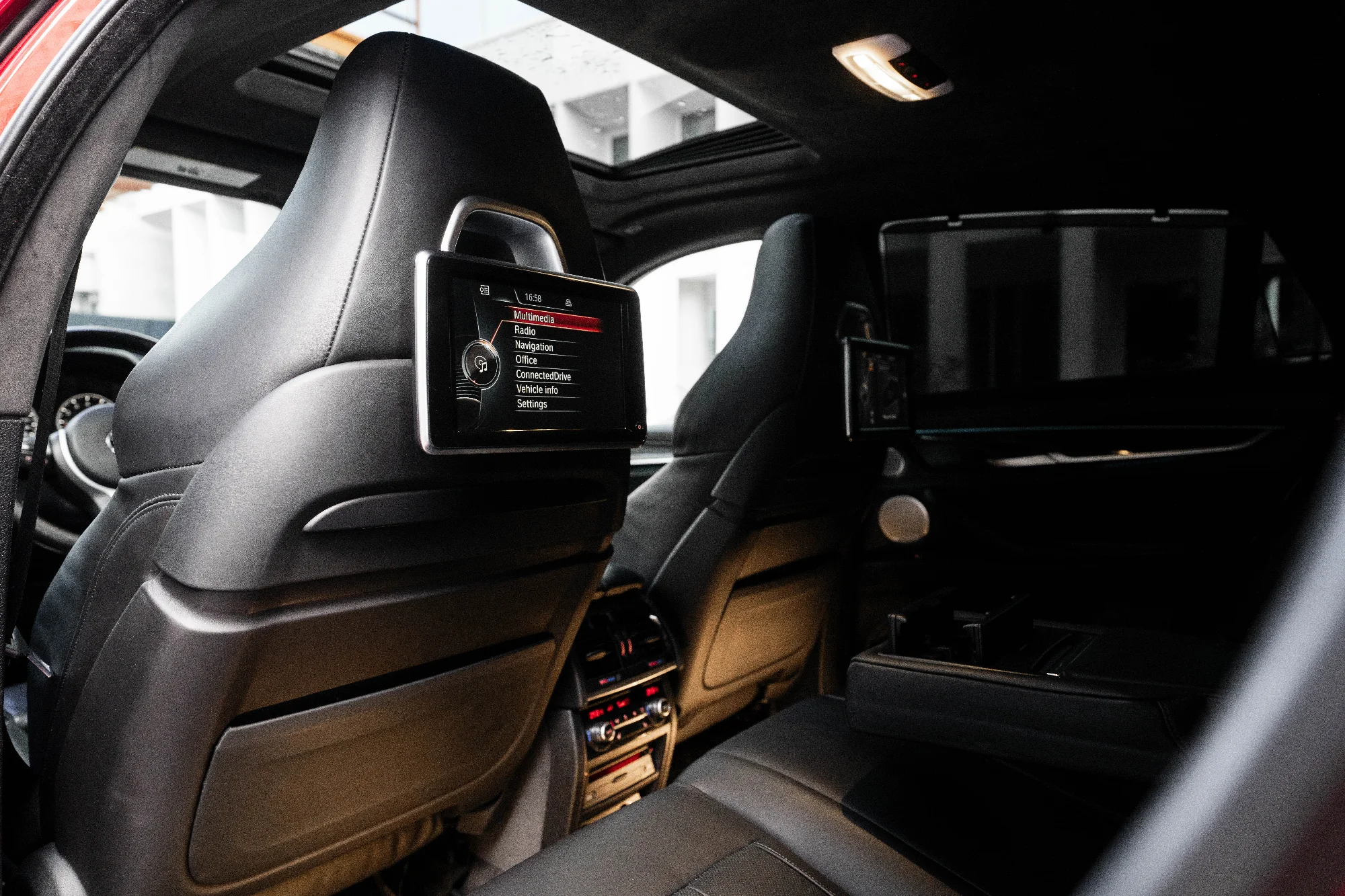 BMW X6M (589HJG) 12