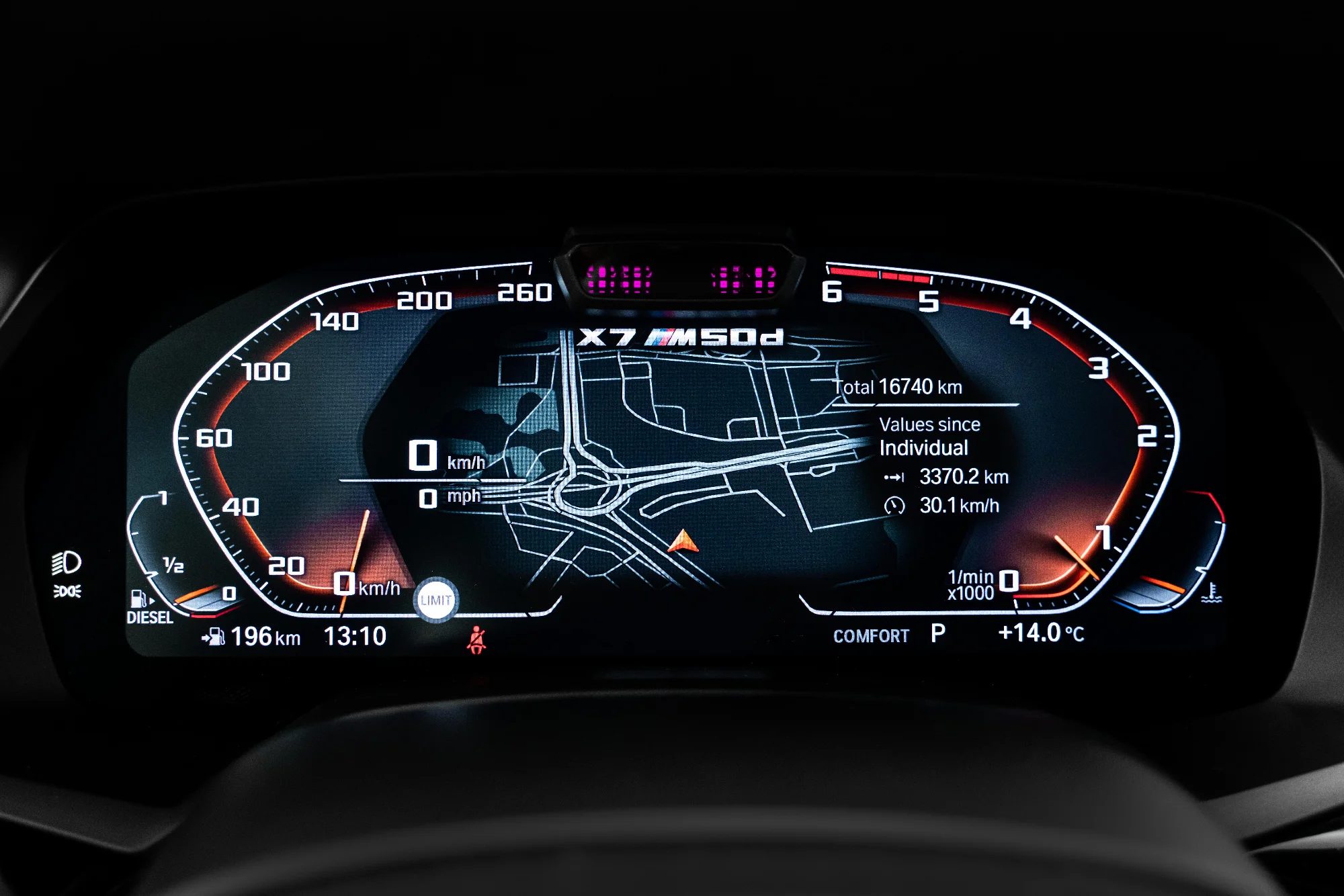 BMW X7 (256VKD) 10