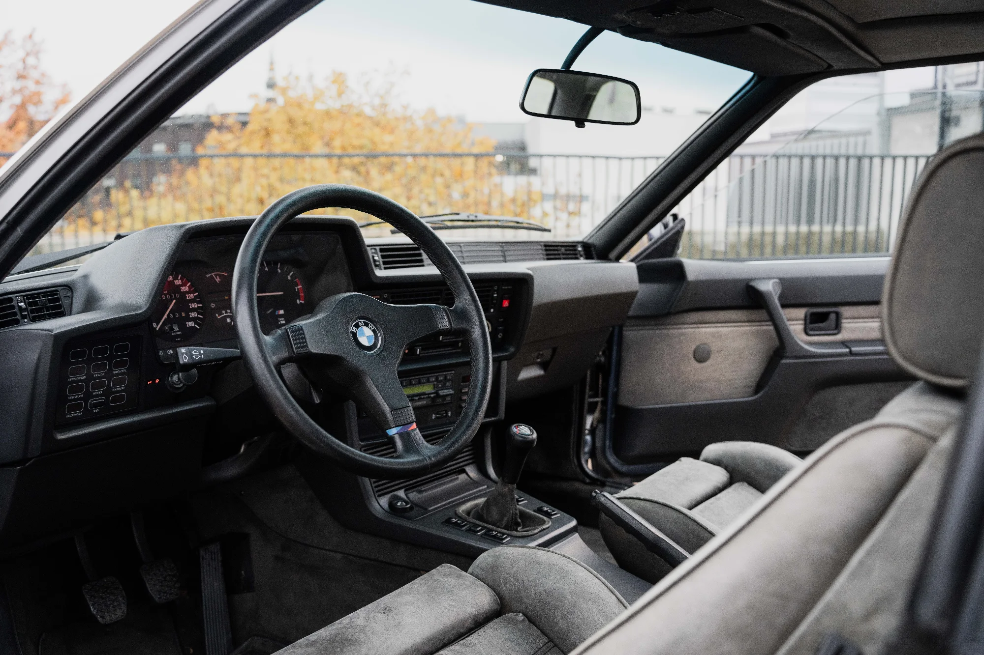 BMW 635CSI (M635) 13