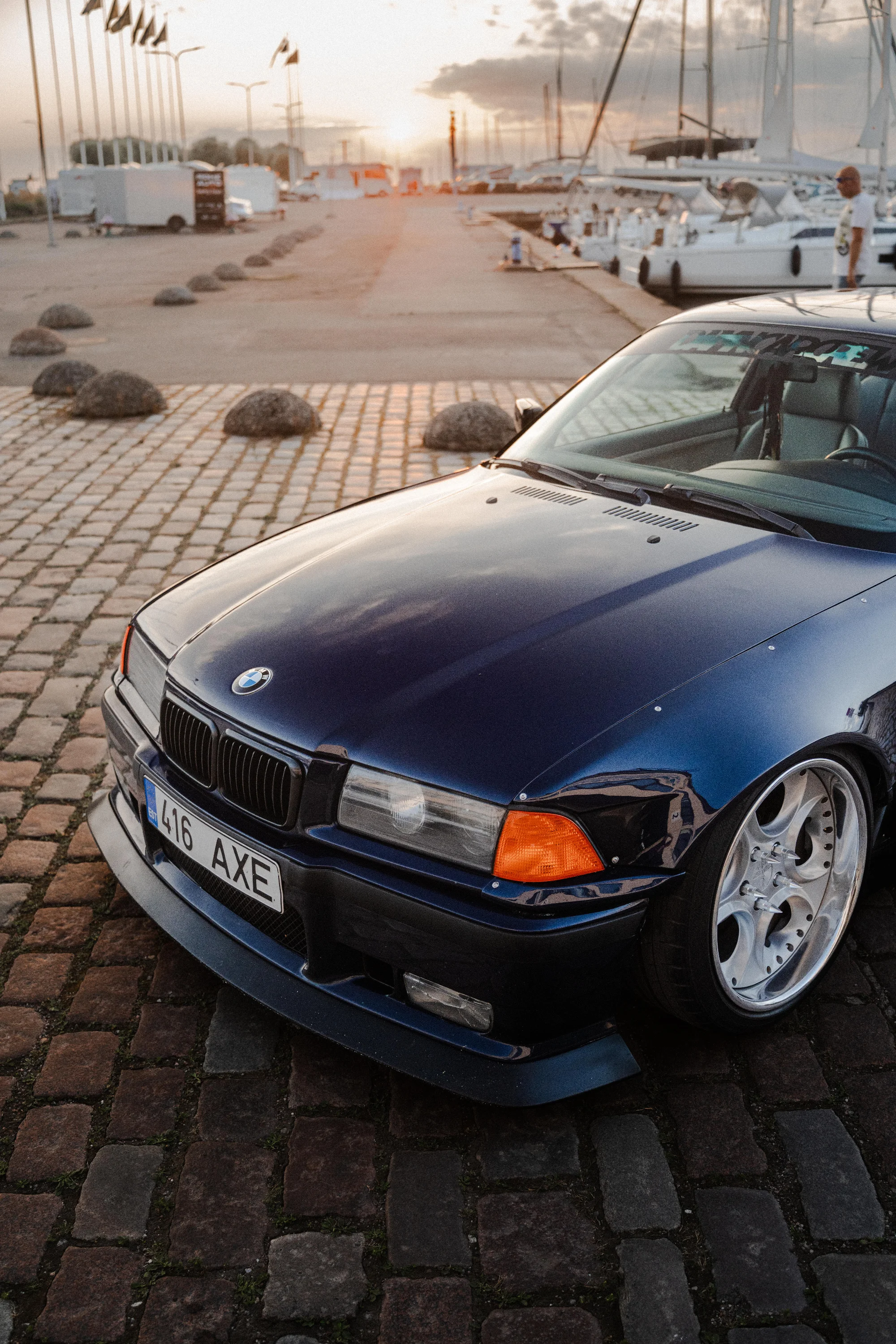 Stanced e36 (@janmrks)