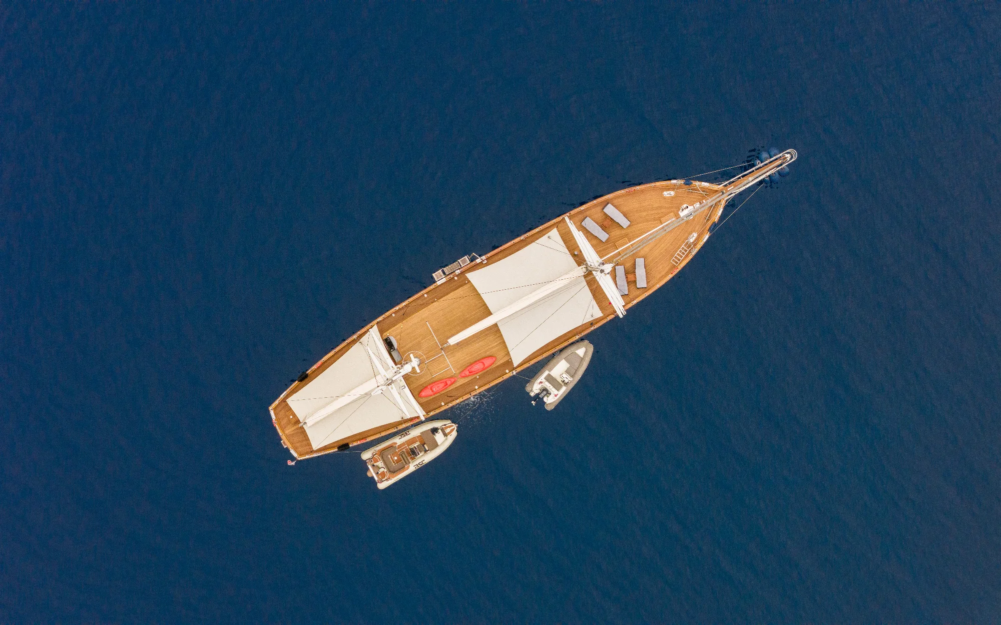 Yacht (Le Pietre) 1