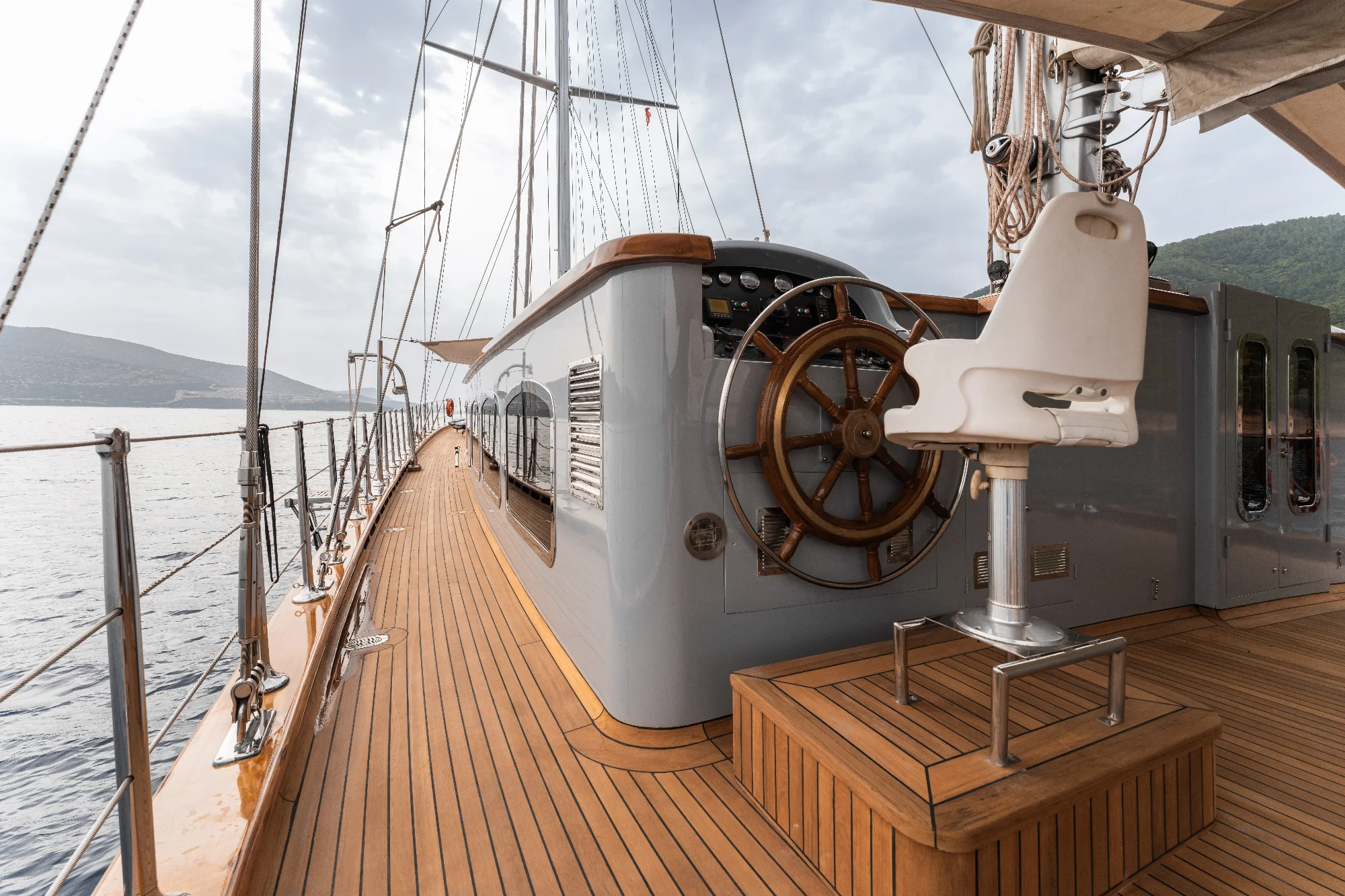 Yacht (Le Pietre) 10