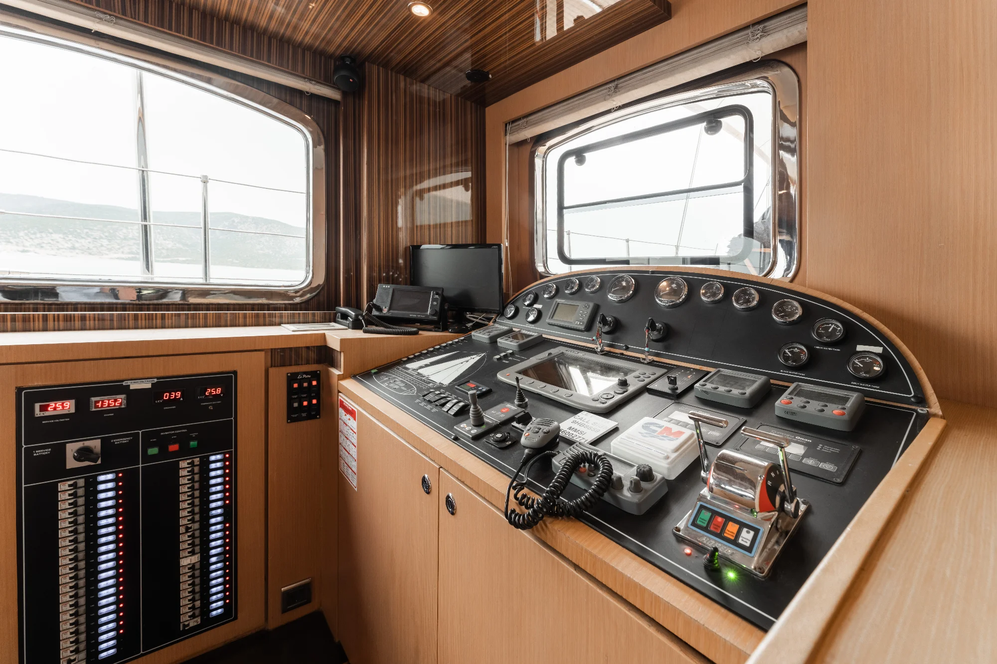Yacht (Le Pietre) 16