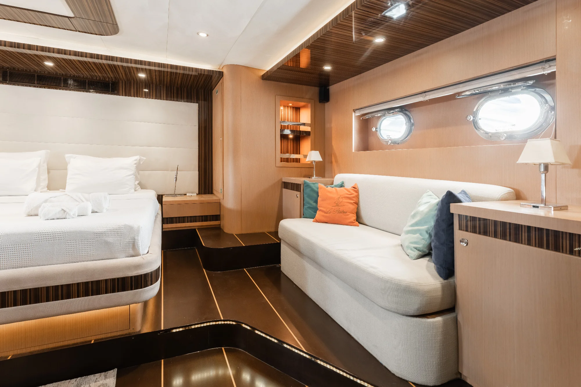 Yacht (Le Pietre) 17