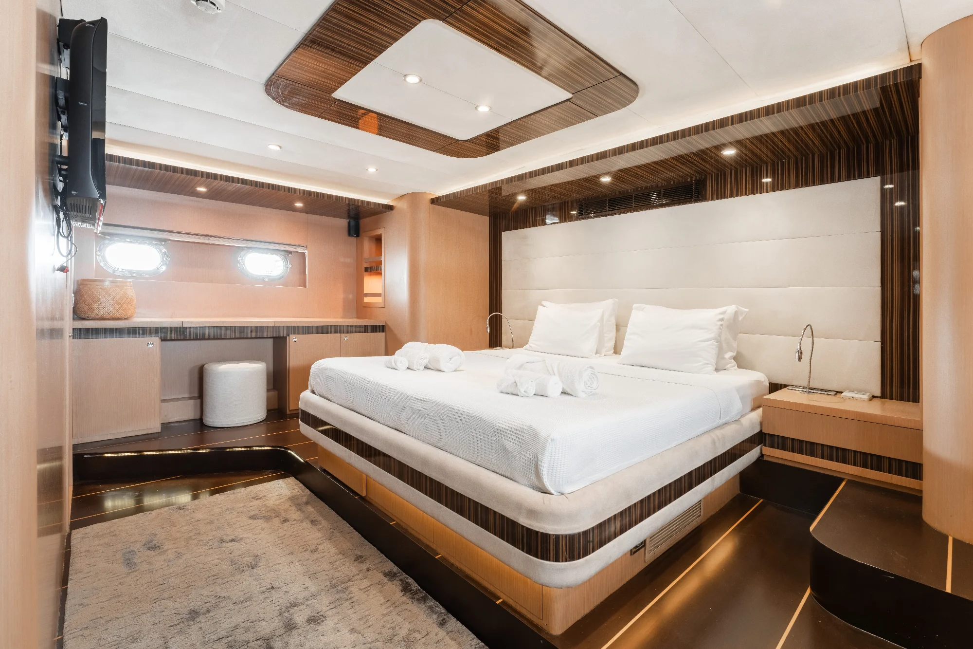 Yacht (Le Pietre) 18