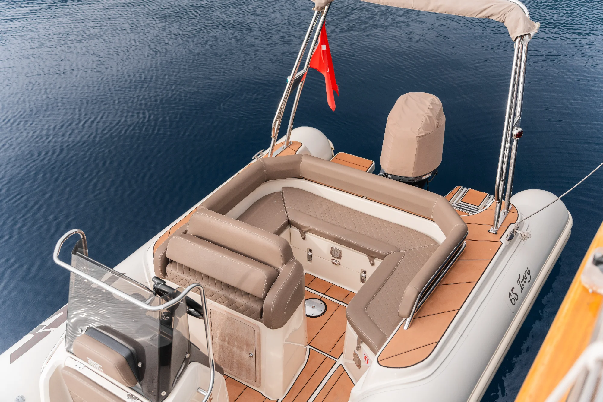 Yacht (Le Pietre) 3