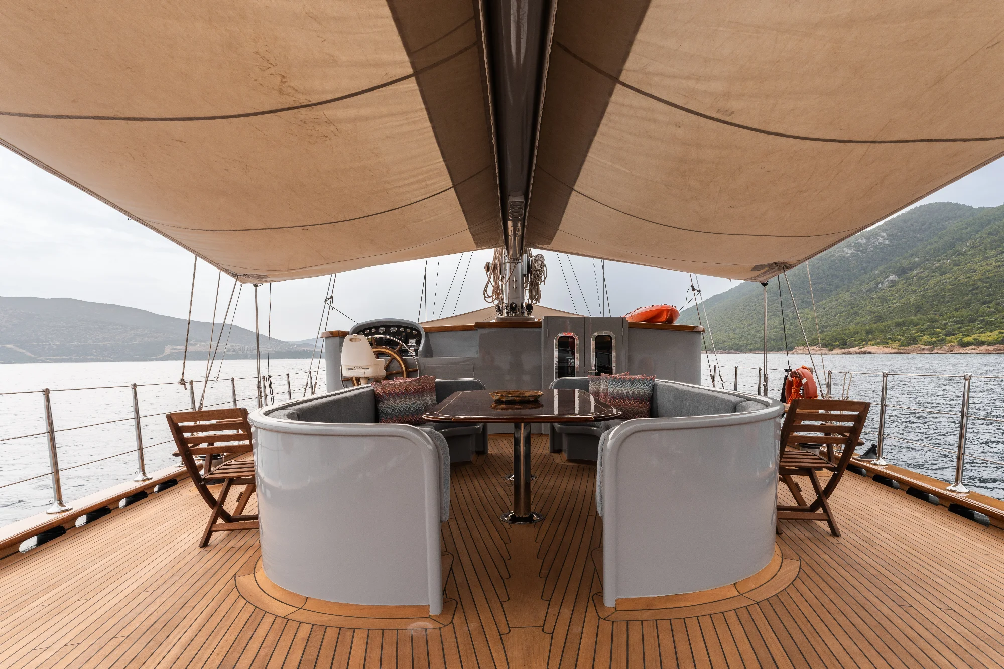 Yacht (Le Pietre) 9
