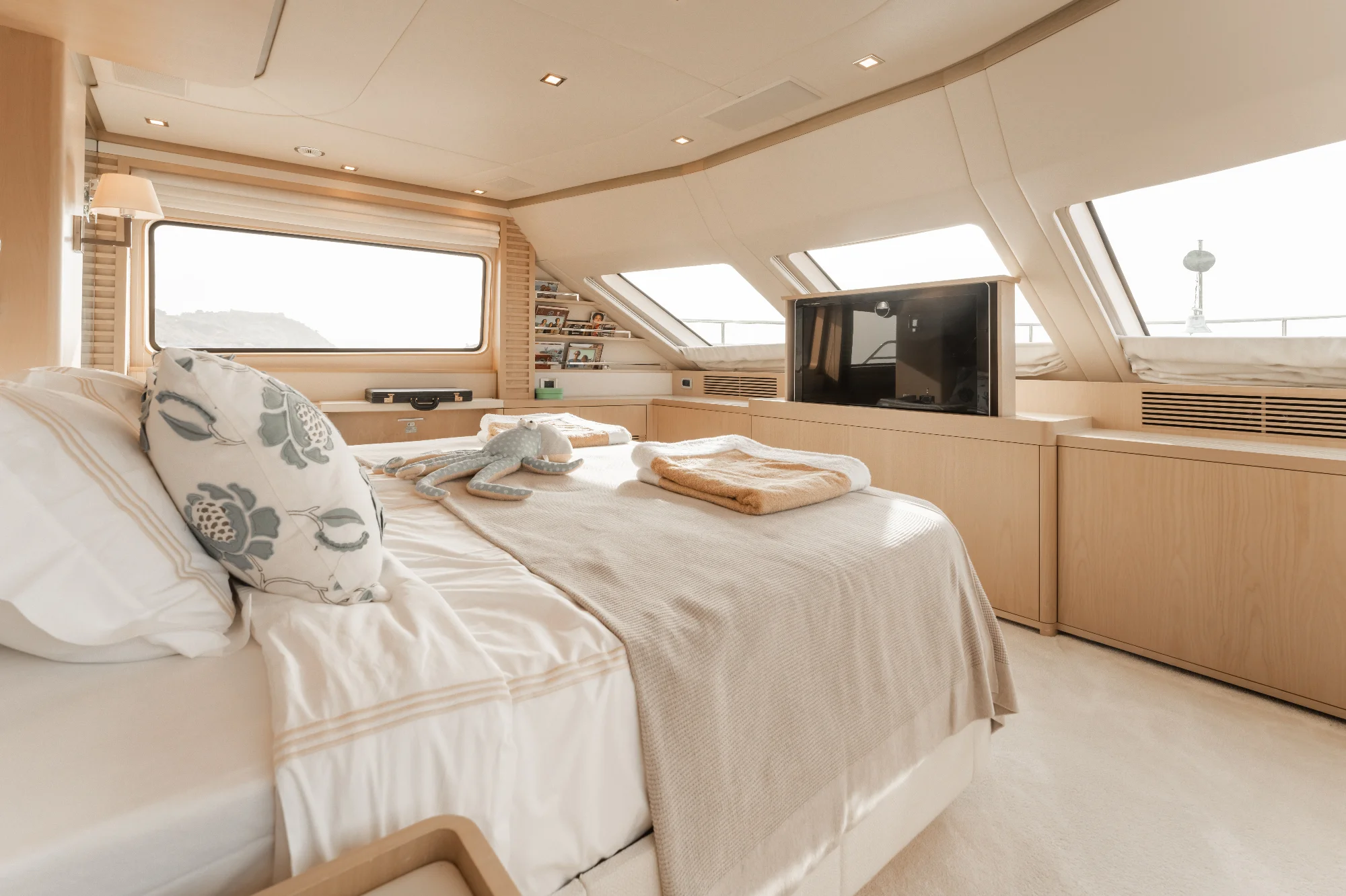 Yacht (Coconuts) 10