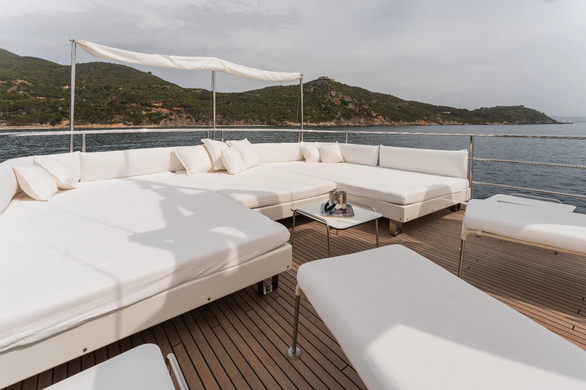 Yacht (Coconuts) 19