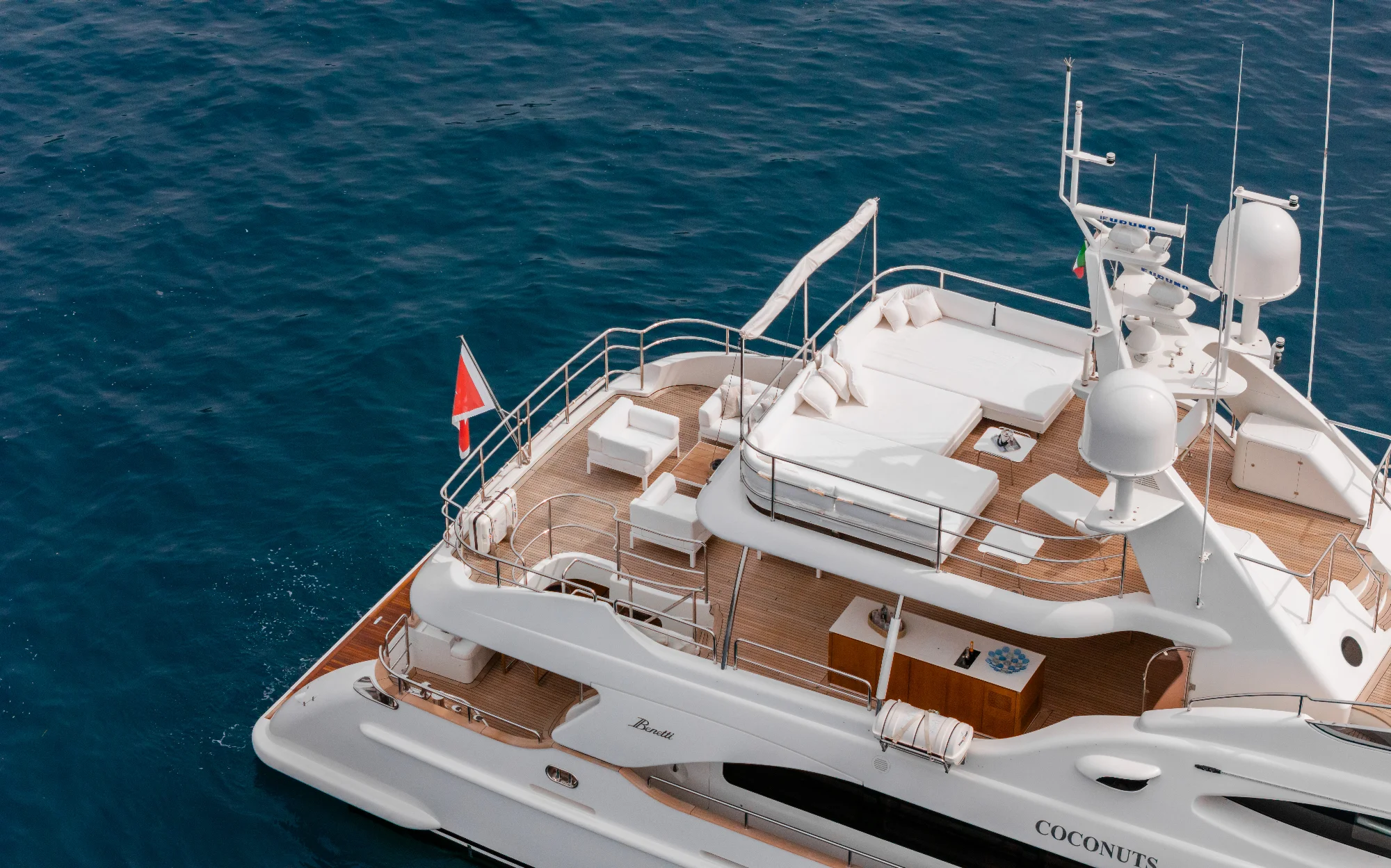 Yacht (Coconuts) 3
