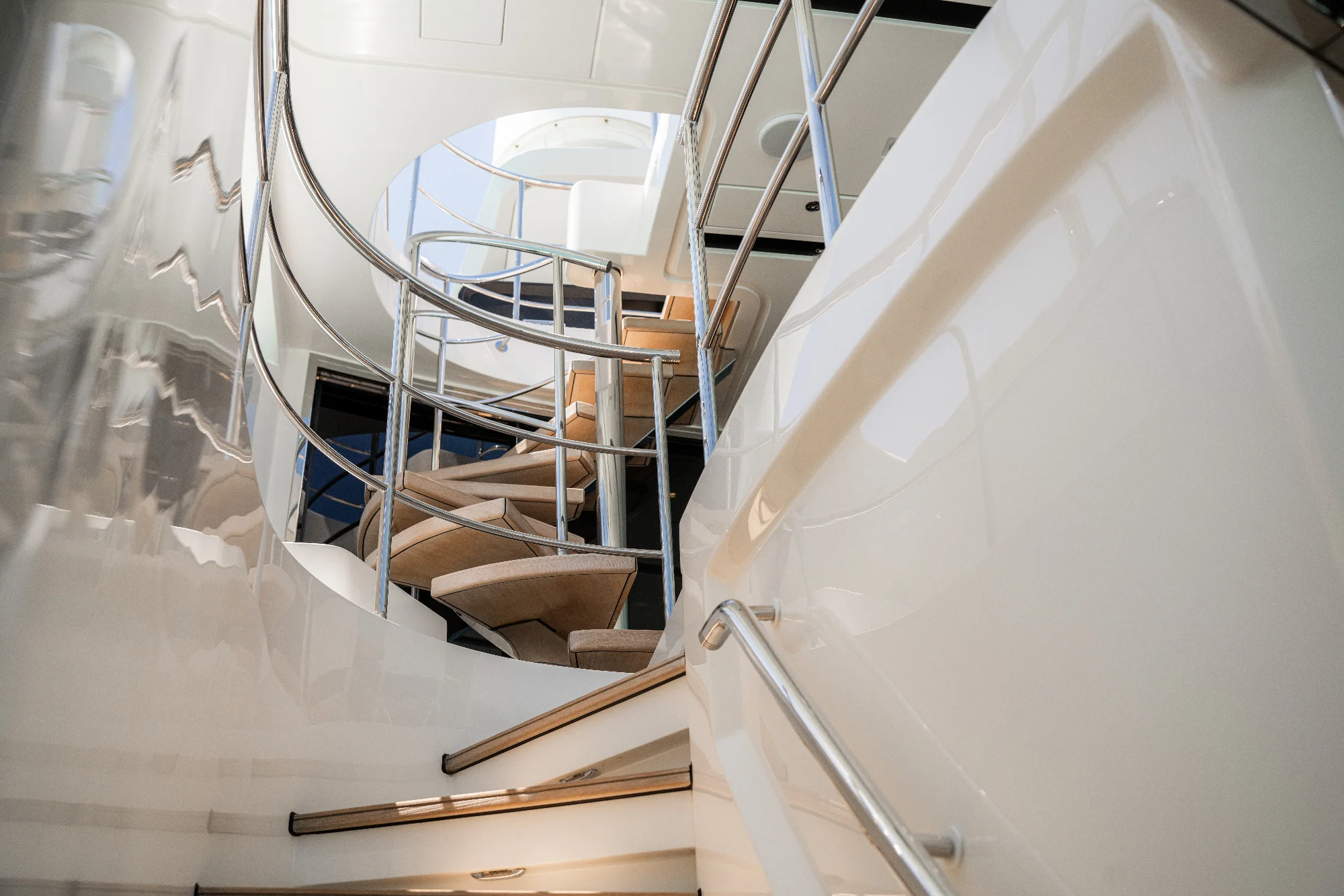 Yacht (Premura) 19