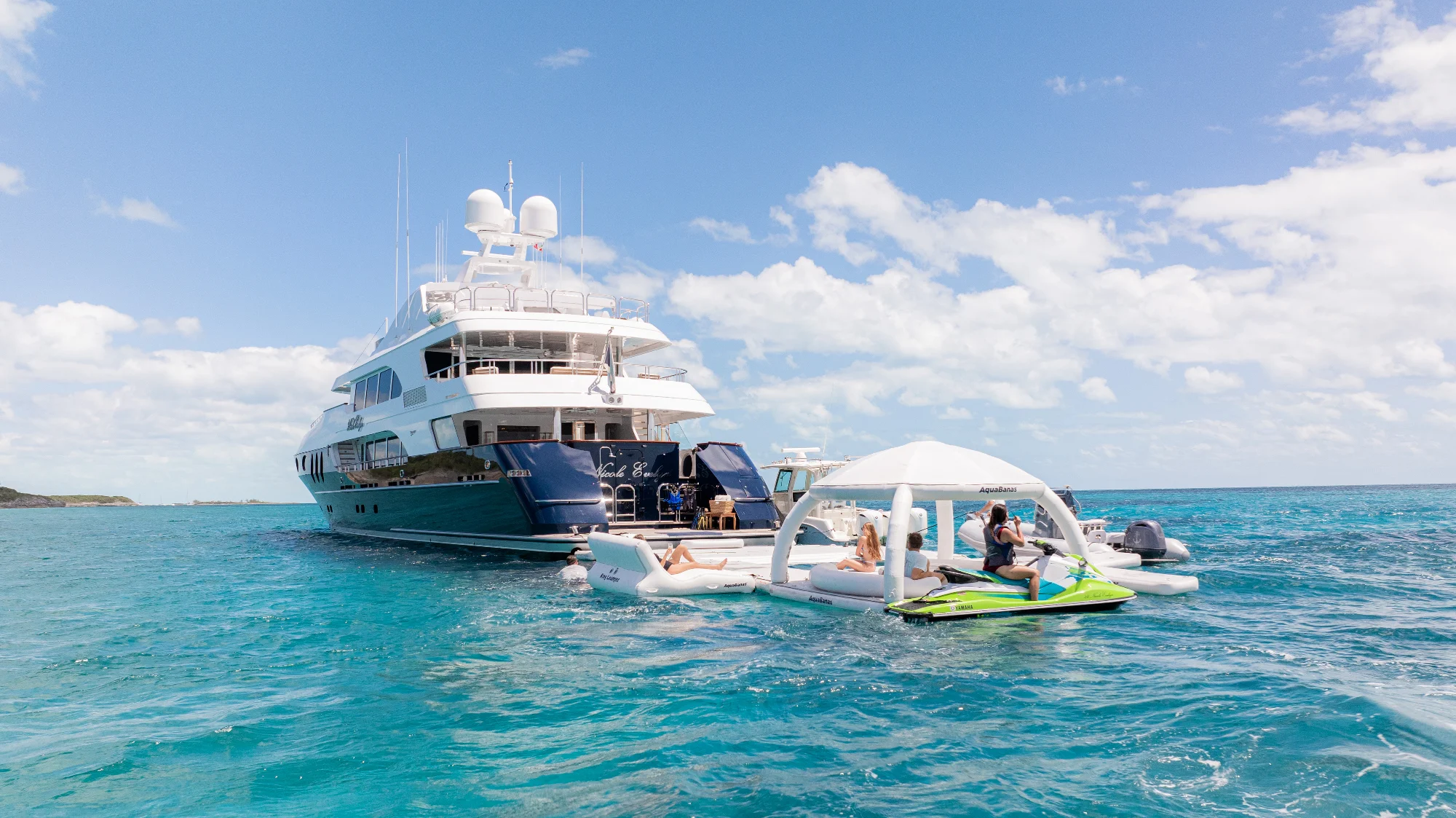 Yacht (Nicole Evelyn) 10