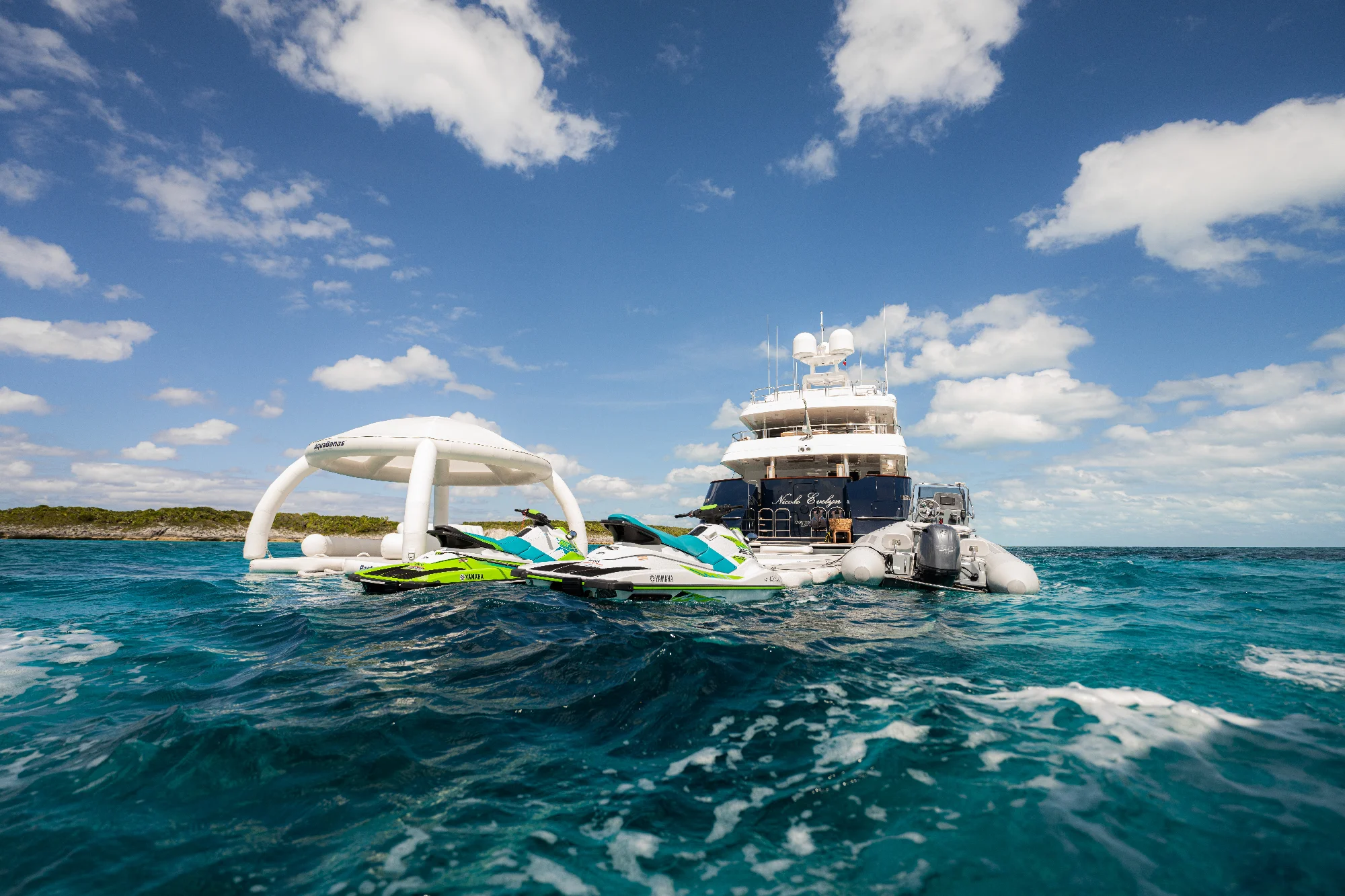 Yacht (Nicole Evelyn) 15