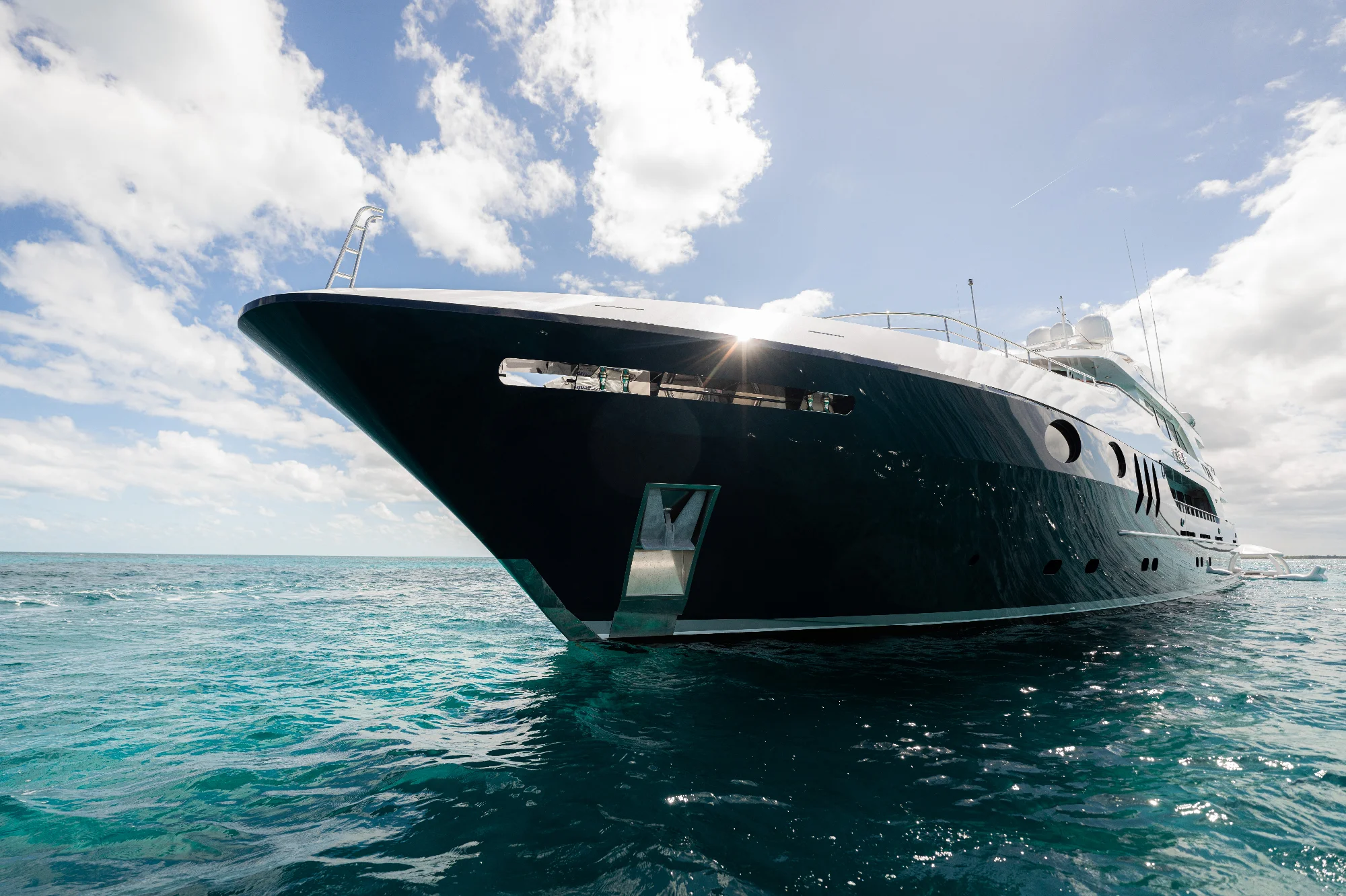 Yacht (Nicole Evelyn) 16
