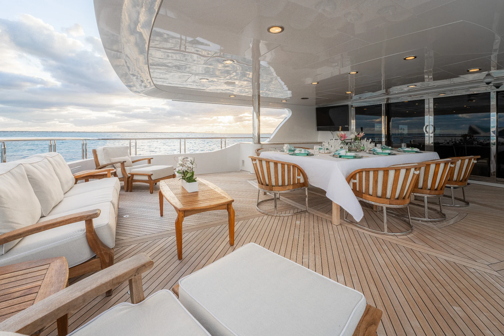 Yacht (Nicole Evelyn) 20