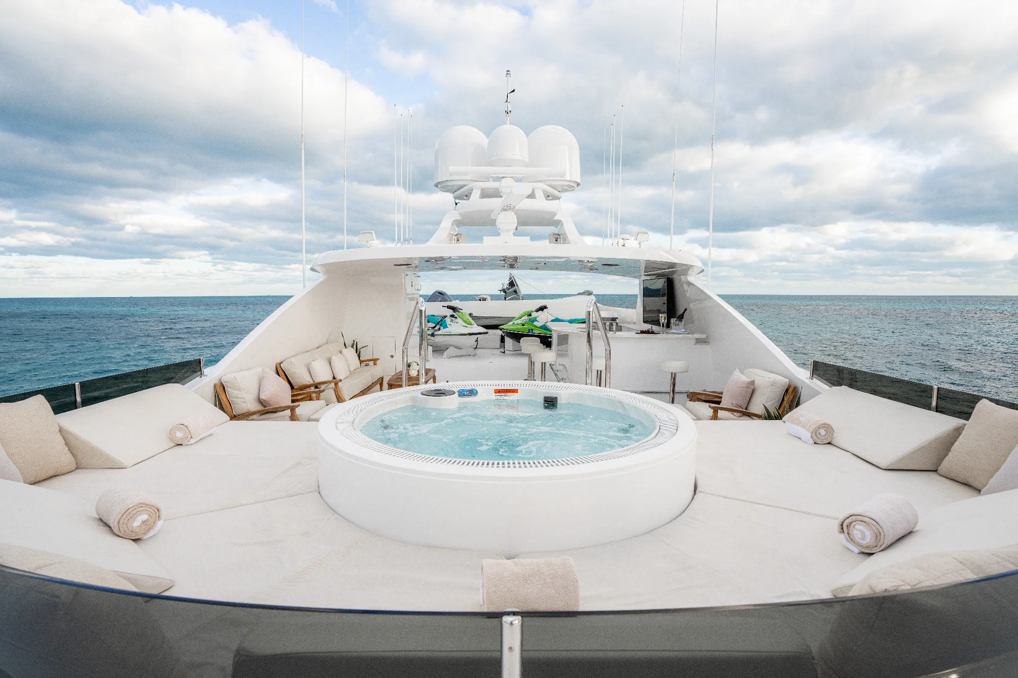 Yacht (Nicole Evelyn) 21