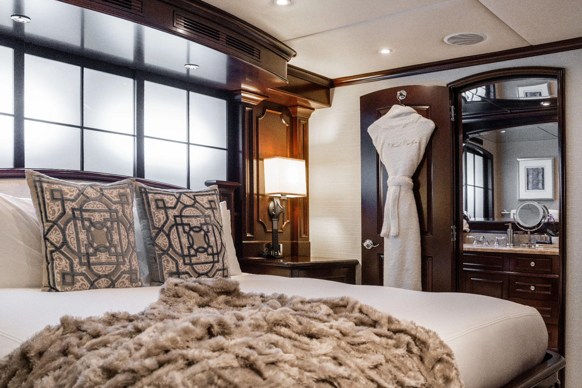 Yacht (Nicole Evelyn) 3