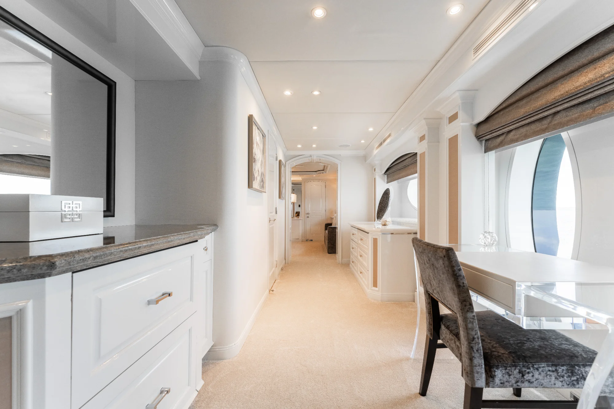 Yacht (Nicole Evelyn) 5
