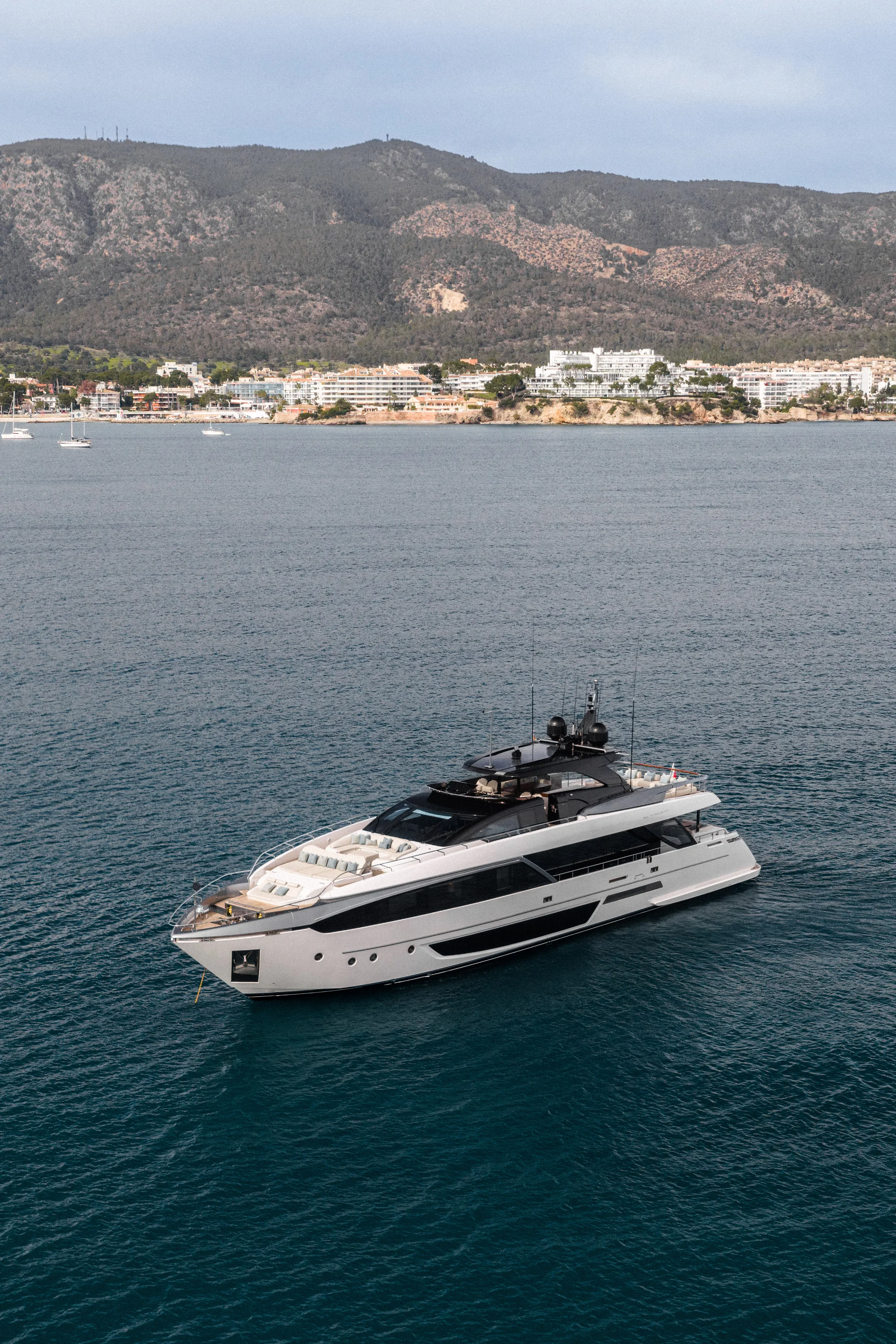 Yacht (ELYSIUM)