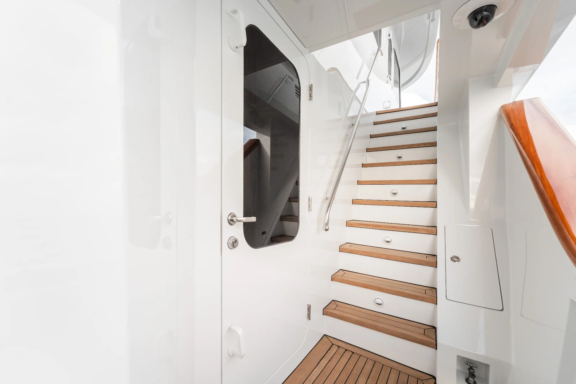Yacht (SummerDance) 25